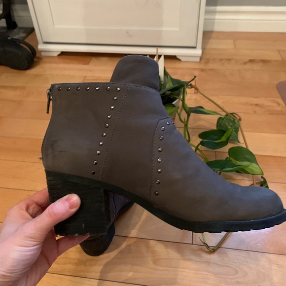 Aerosoles grey bootie - Picture 2 of 6